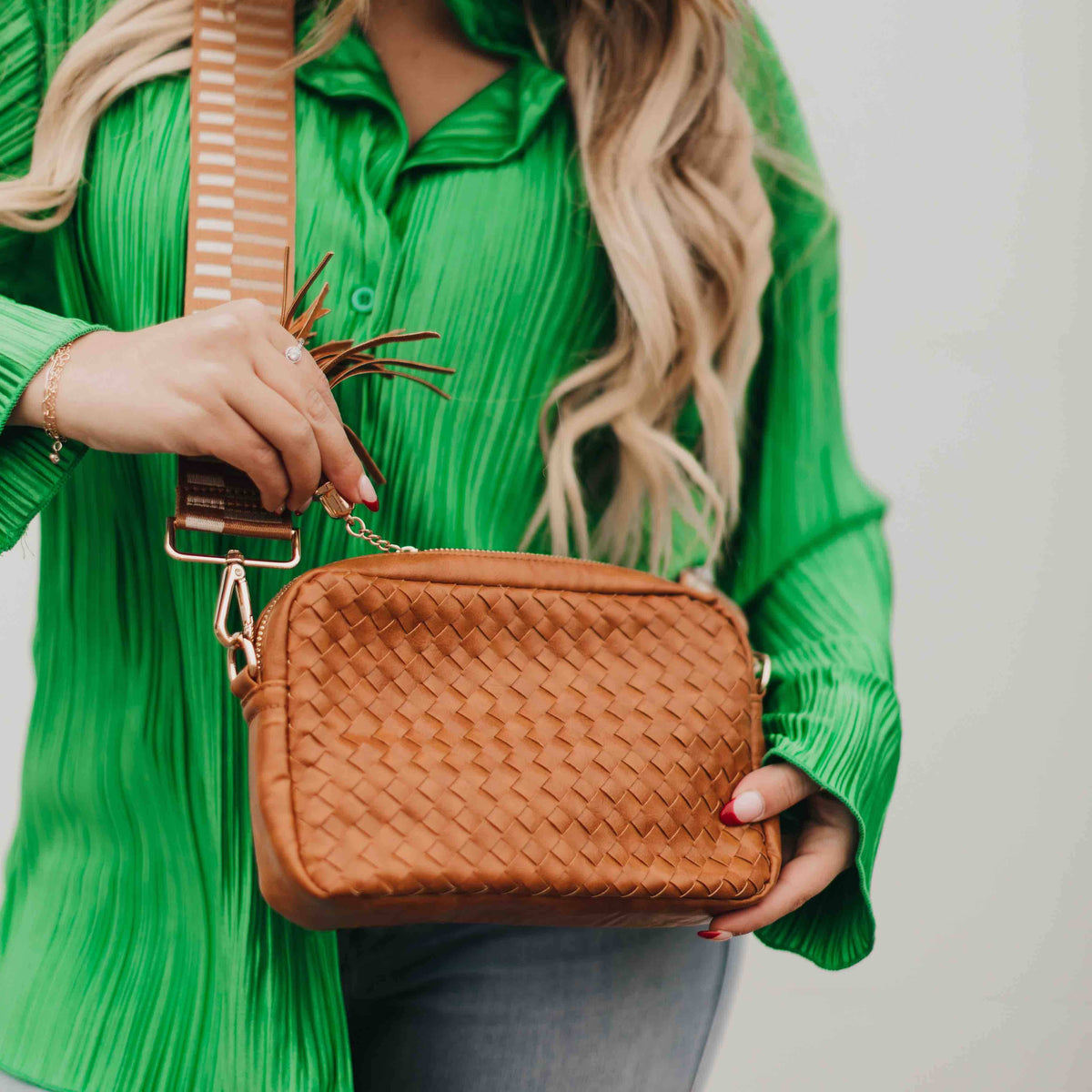 Pretty Simple - Woven Willow Camera Crossbody Bag